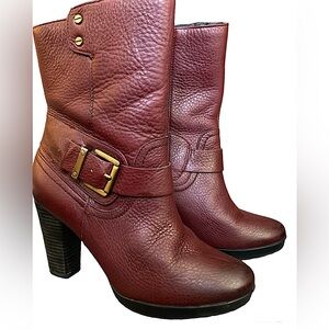 Clark’s Indigo bootie in Burgundy sz 6